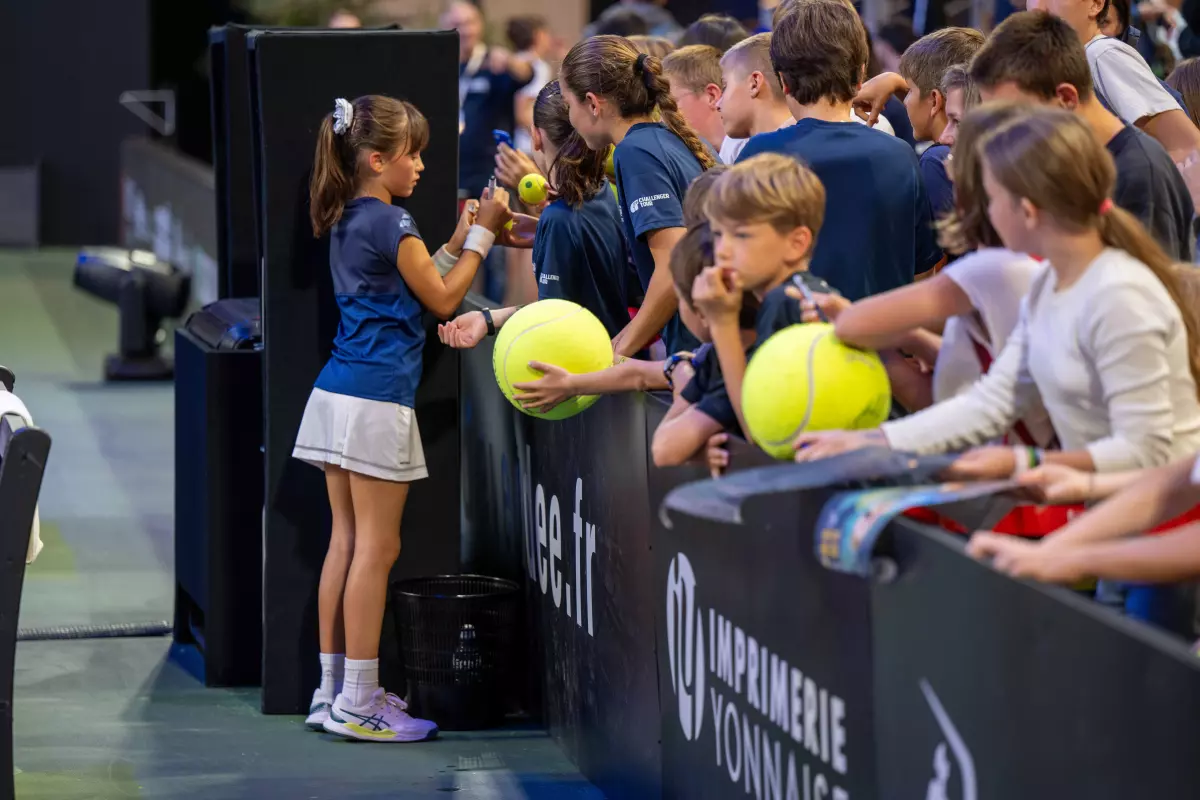Open des filles signature balle
