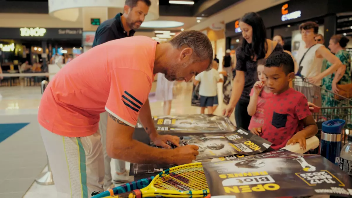 Du Tennis au centre commercial Grand Quartier !